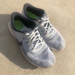 Mens NIKE Free RN shoes